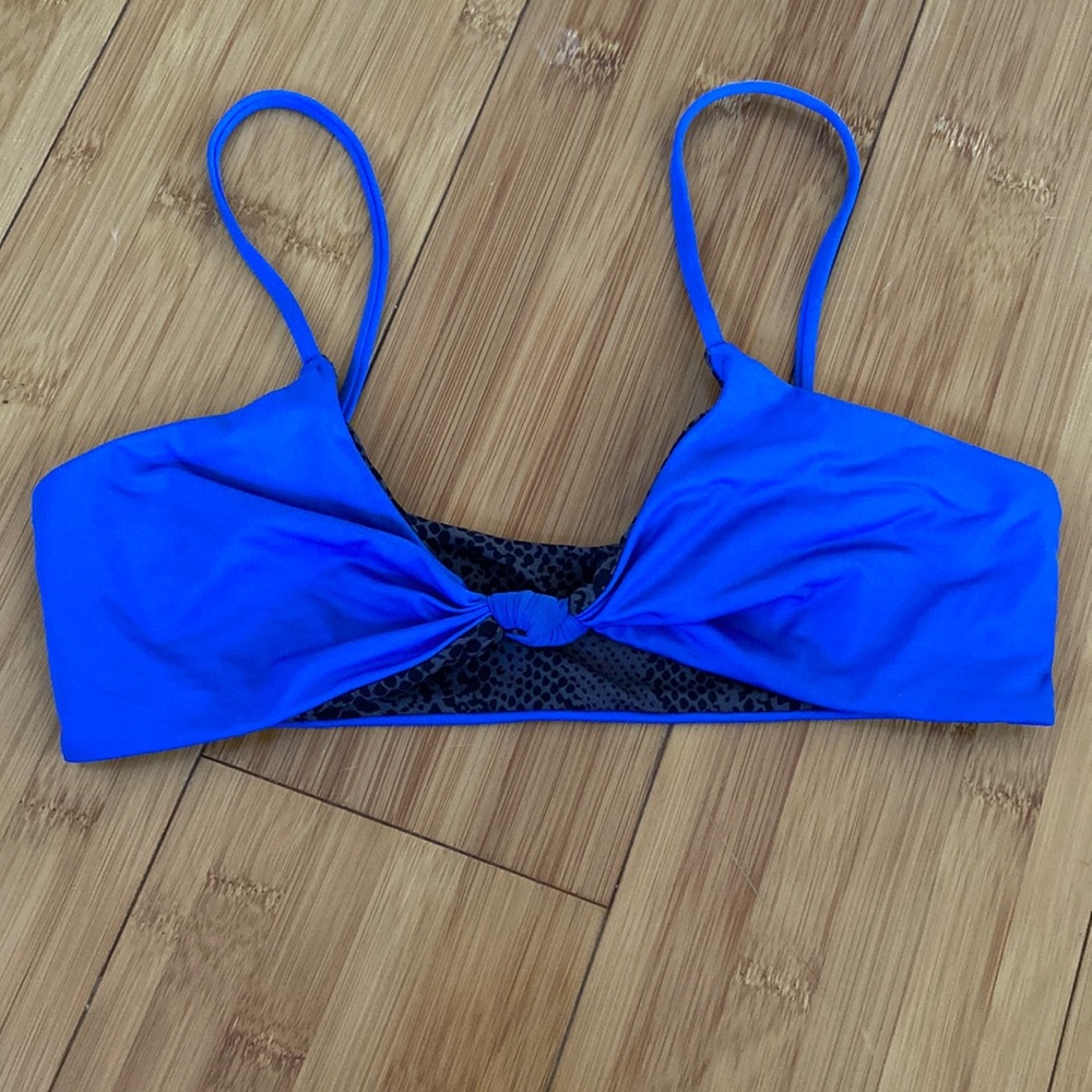 Acacia blue top